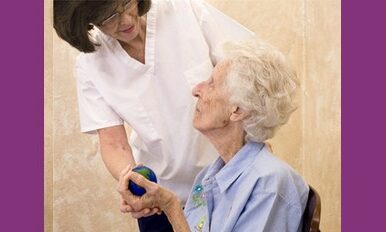 Vivre après un AVC : séquelles, récupération et soins