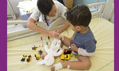 Poupée Plume : un outil de médiation innovant pour les enfants à l'hôpital